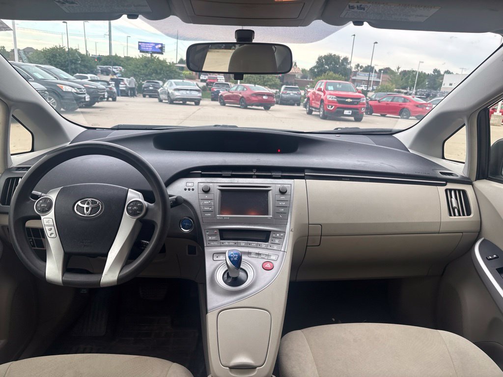 Used 2014 Pearl Toyota Three image 29