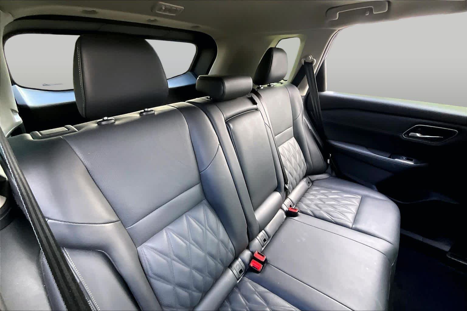 Used 2025 Super Black Nissan Platinum image 19