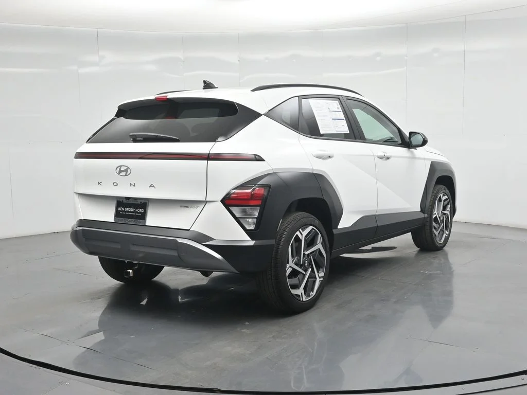 Used 2026 White Hyundai SEL Premium image 27