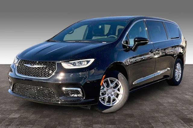 2026 Chrysler Pacifica Select's photo