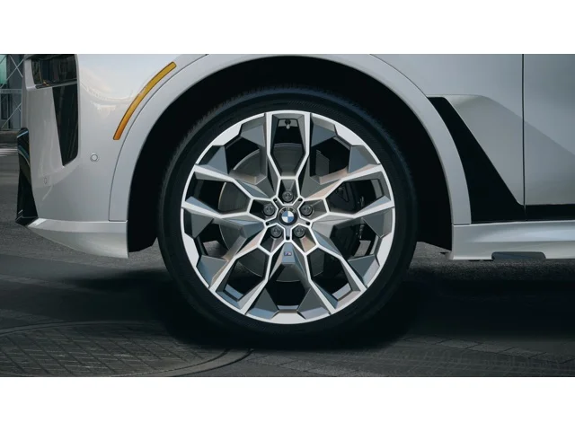 New 2027 Brooklyn Grey Metallic BMW X7 40i image 7