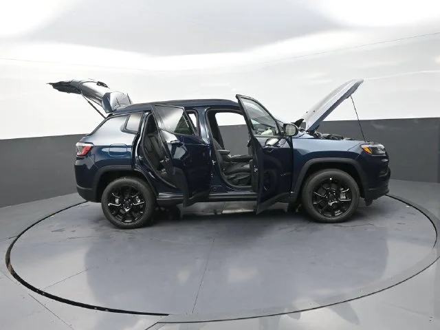 New 2026 Fathom Blue Pearl-Coat Exterior Paint Jeep Latitude image 35