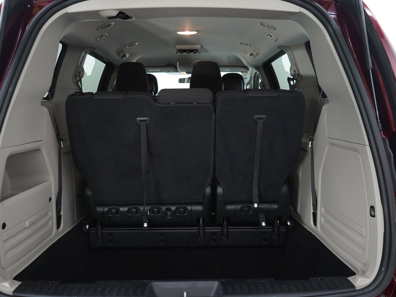 Used 2018 Octane Red Pearlcoat Dodge SE Wagon image 20