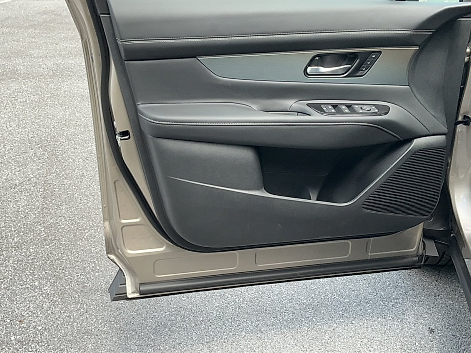 New 2026 Champagne Silver Metallic Nissan SL image 6