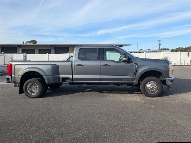 2024 Ford F-350 XLT photo 2
