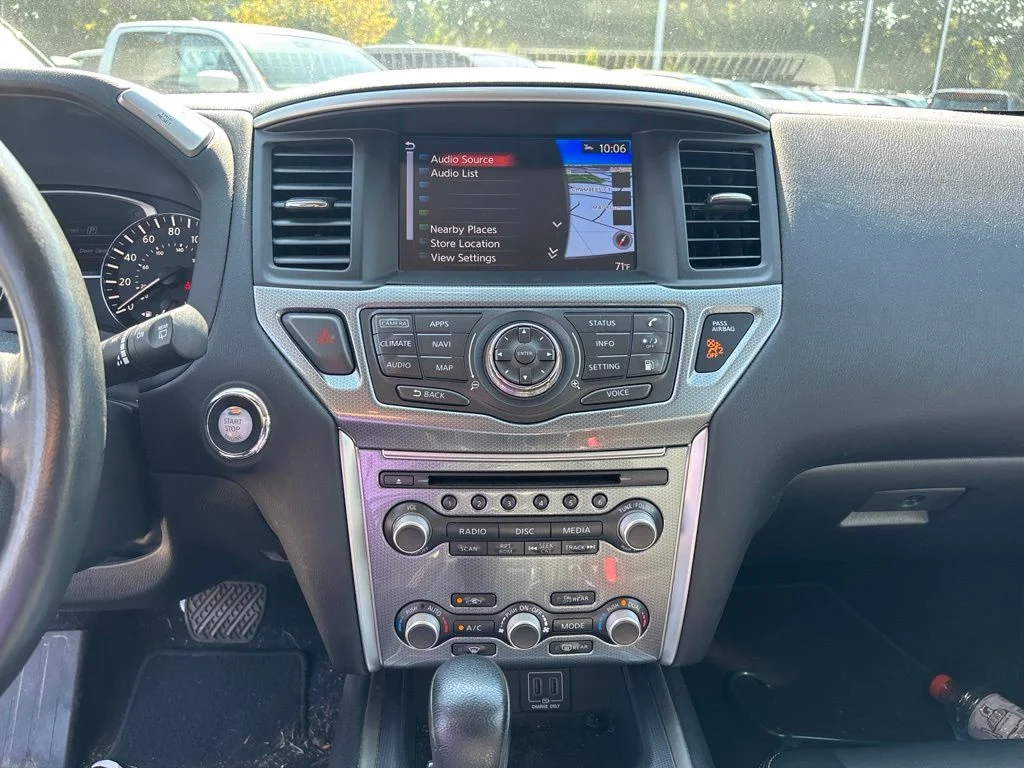 Used 2018 White Nissan SL image 12