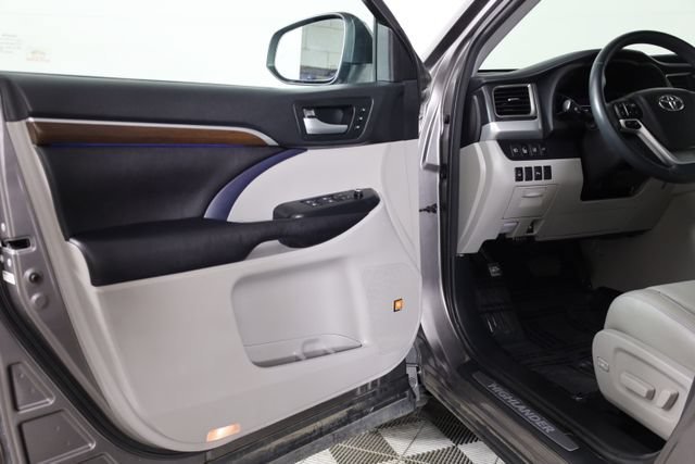 Used 2016 Gray Toyota Limited V6 image 43