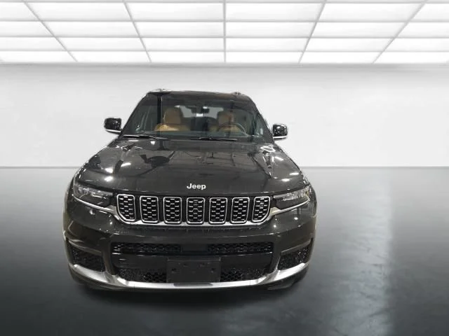 Used 2024 Gray Jeep Summit image 10