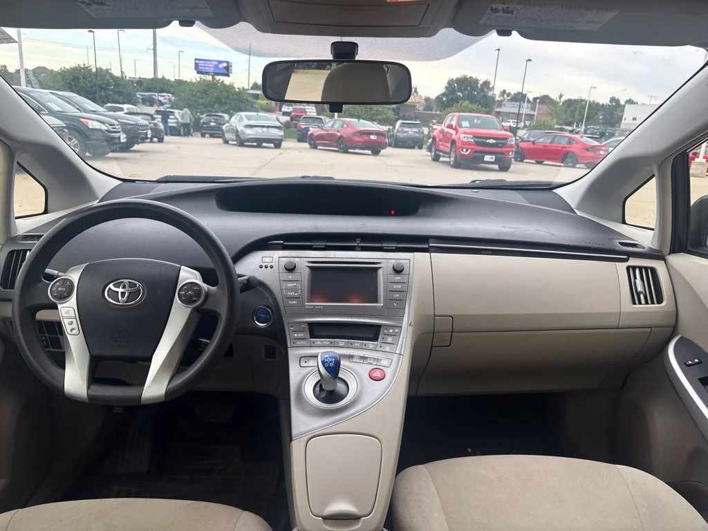 Used 2014 Beige Toyota Three image 29