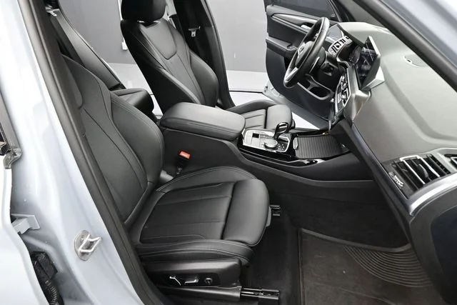 Used 2024 Gray BMW xDrive30i image 14