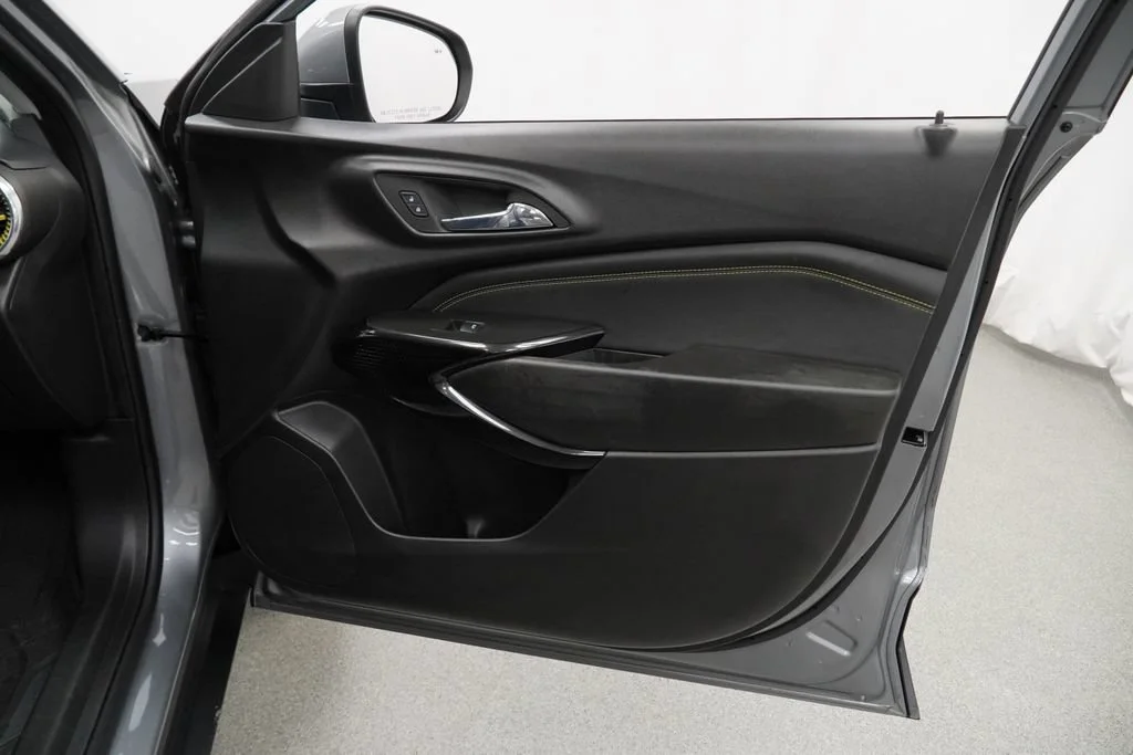 Used 2024 Sterling Gray Metallic Chevrolet LT image 28