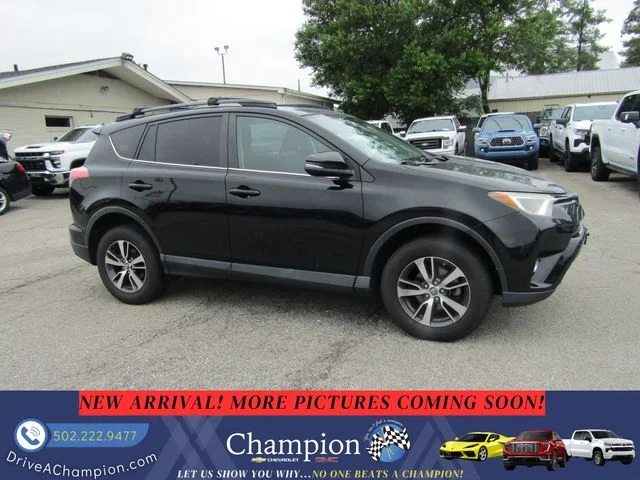 Used 2018 Black Toyota XLE image 3