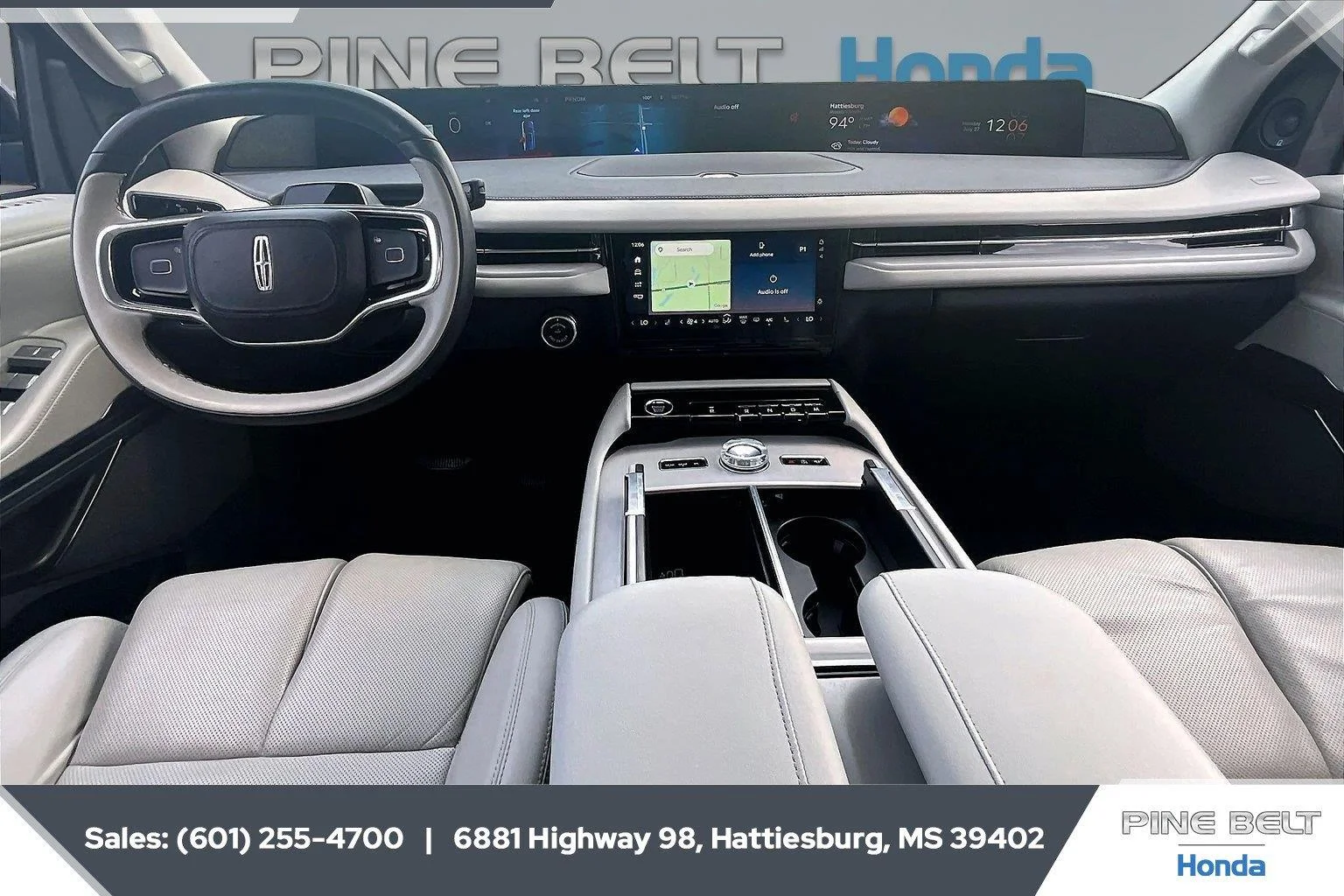 Used 2025 Gray Mist Metallic Tri-Coat Lincoln Reserve image 13