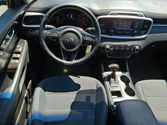 Used 2016 Silver Kia LX image 12