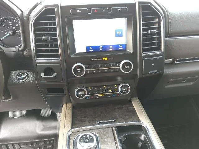 Used 2021 White Ford Limited image 9