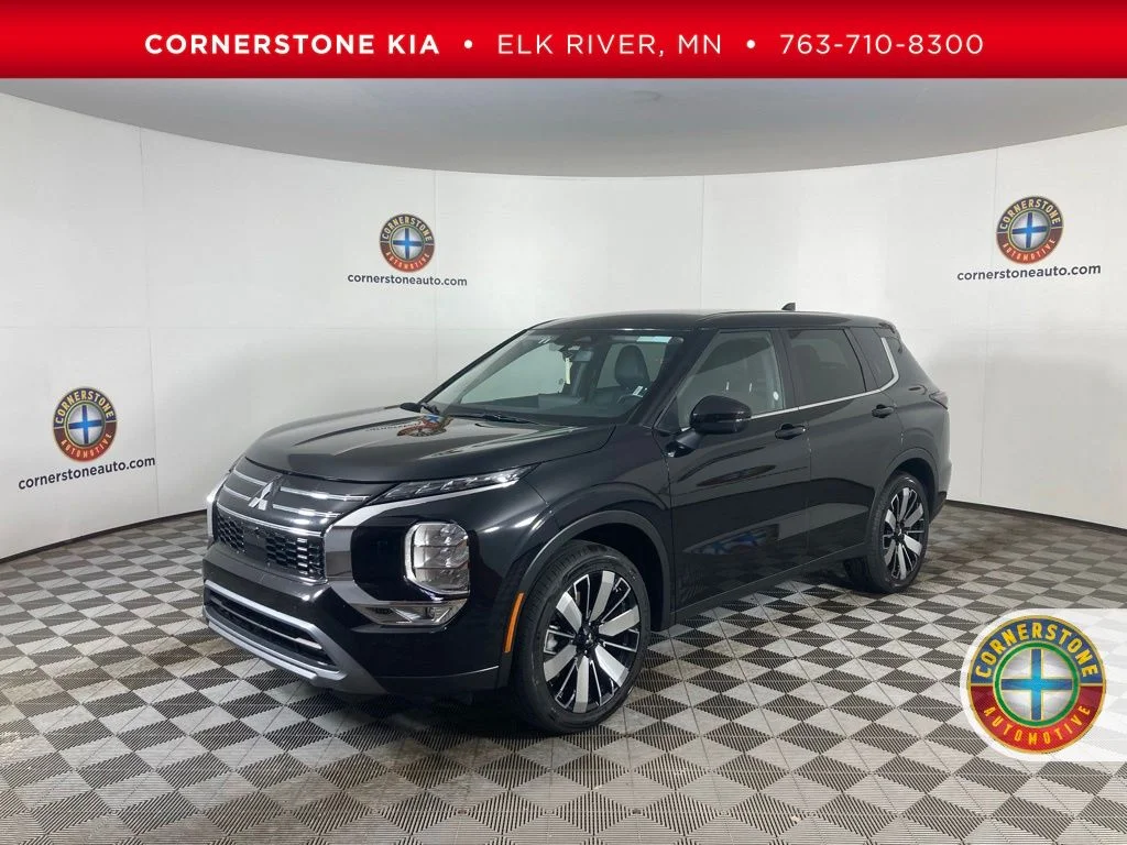 Used 2025  Mitsubishi SE image 1