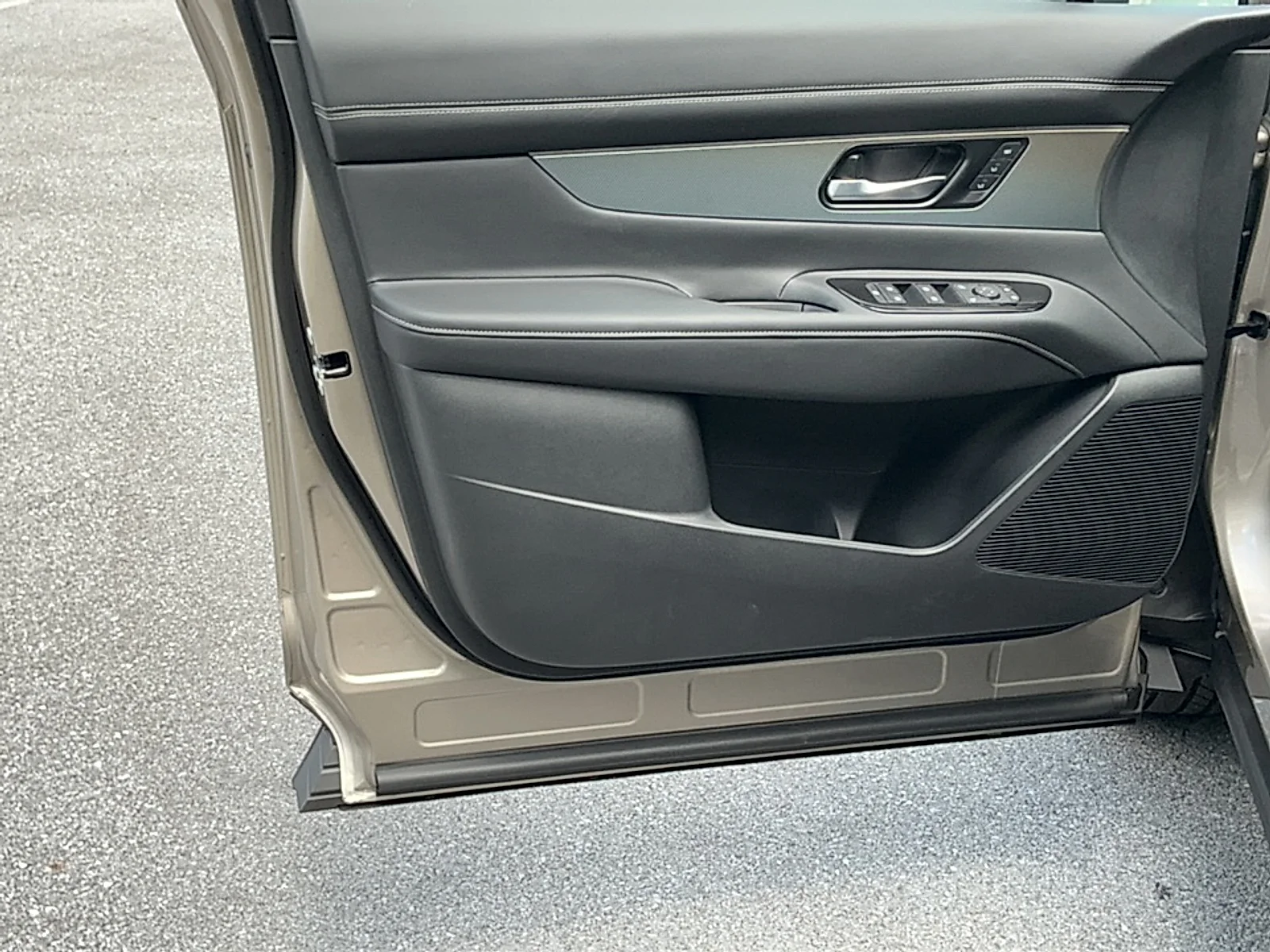New 2026 Champagne Silver Metallic Nissan SL image 6