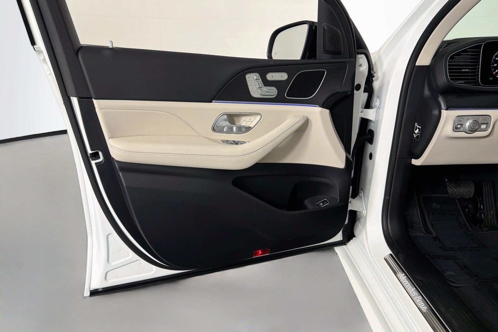 New 2026 Polar White Mercedes-Benz GLE 450 4MATIC® SUV image 20