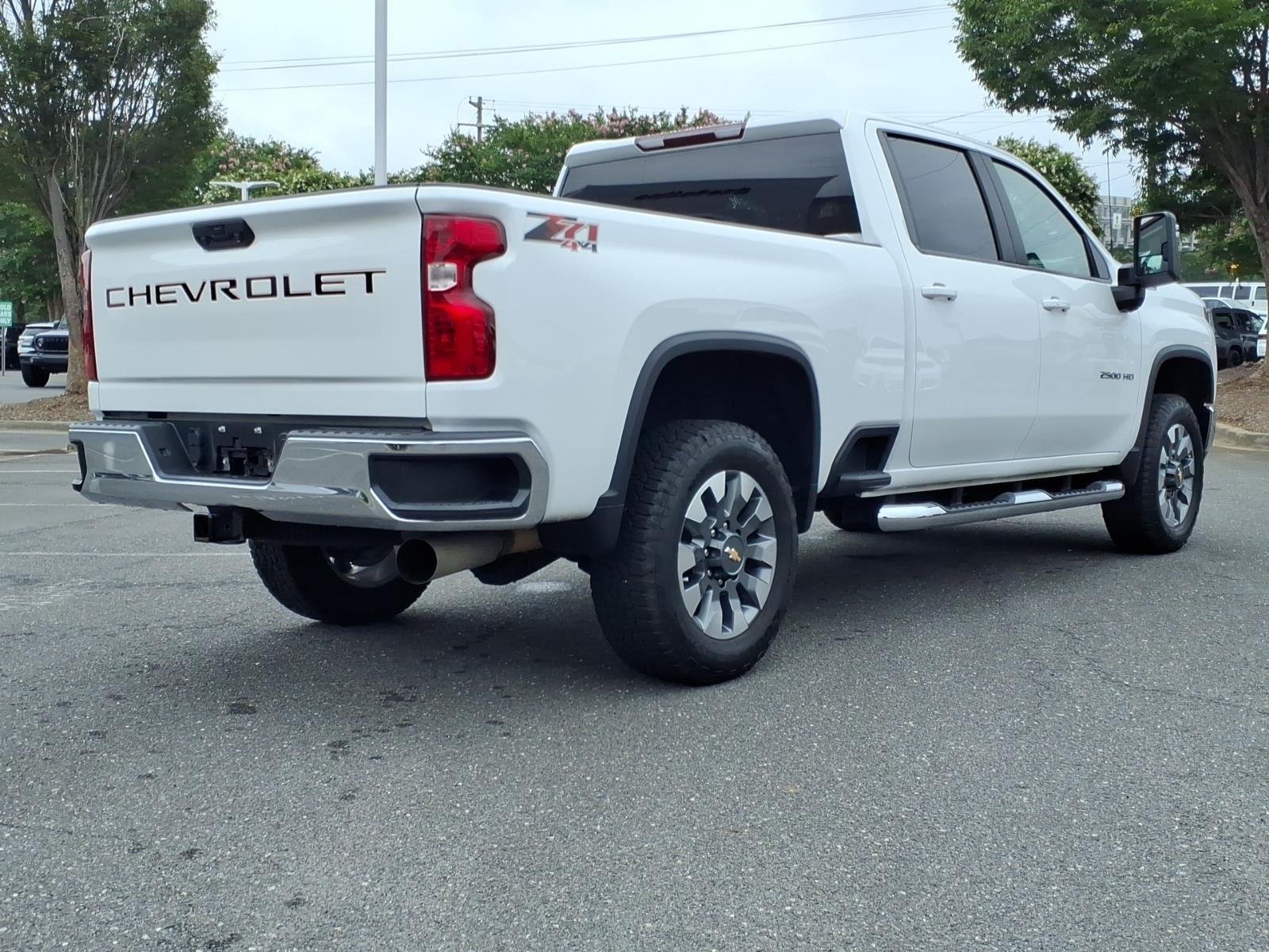 Used 2022 Summit White Chevrolet LT image 2