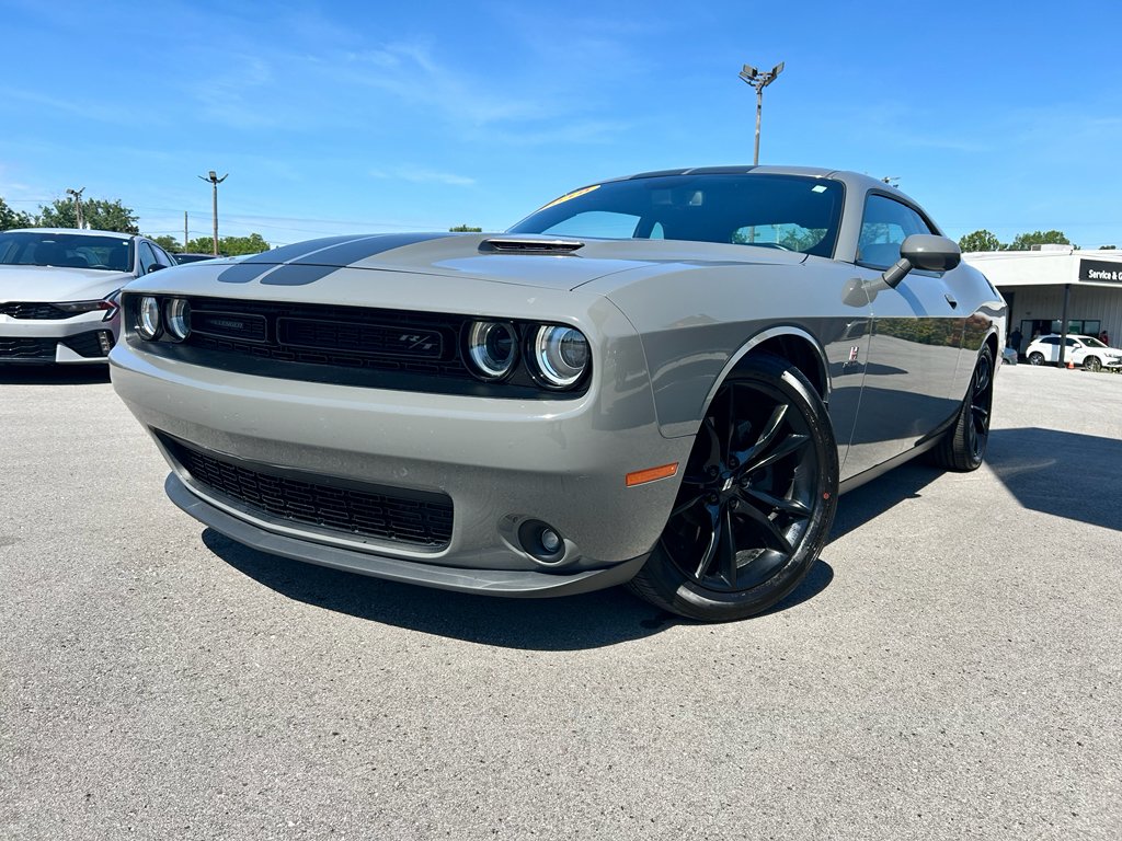 Used 2018 Destroyer Gray Clearcoat Dodge R/T image 2