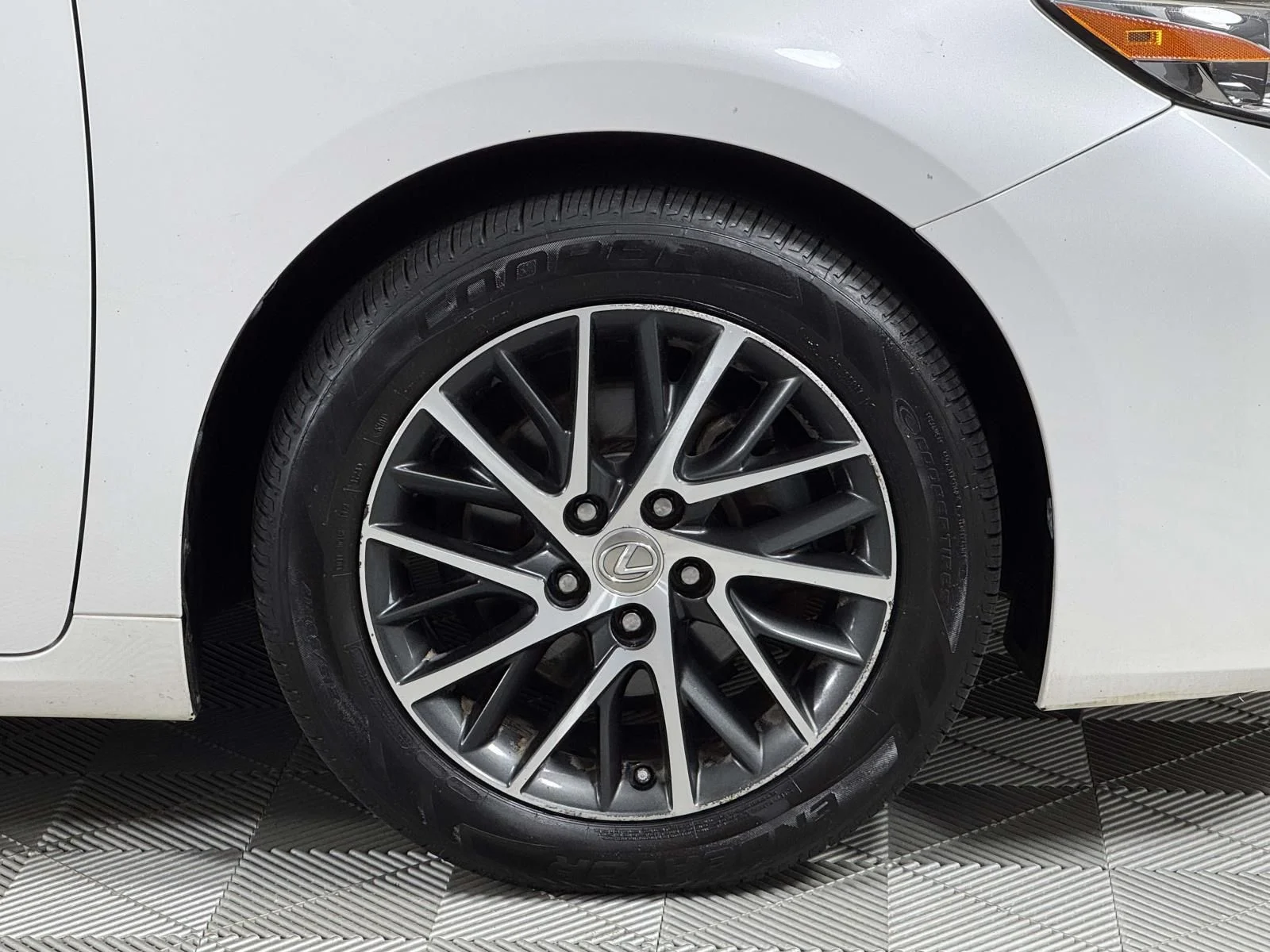 Used 2016 White Lexus 350 image 23