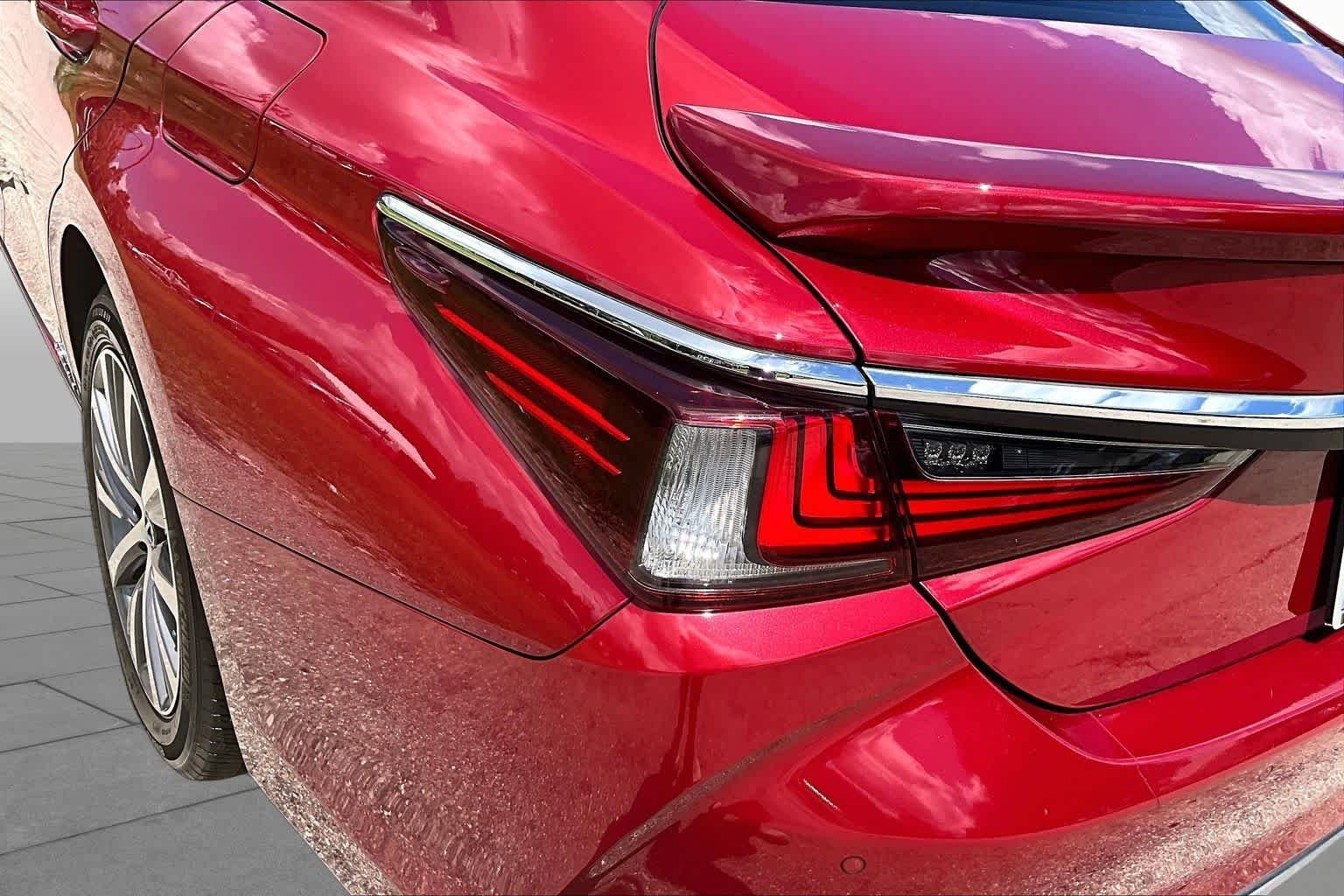 Used 2021 Matador Red Mica Lexus  image 29