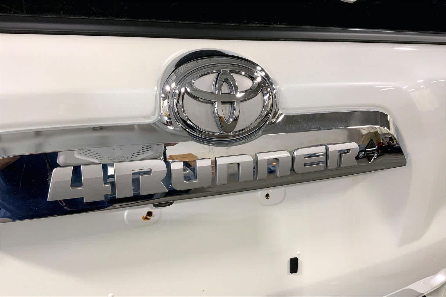 Used 2022 Blizzard Pearl Toyota Limited image 31