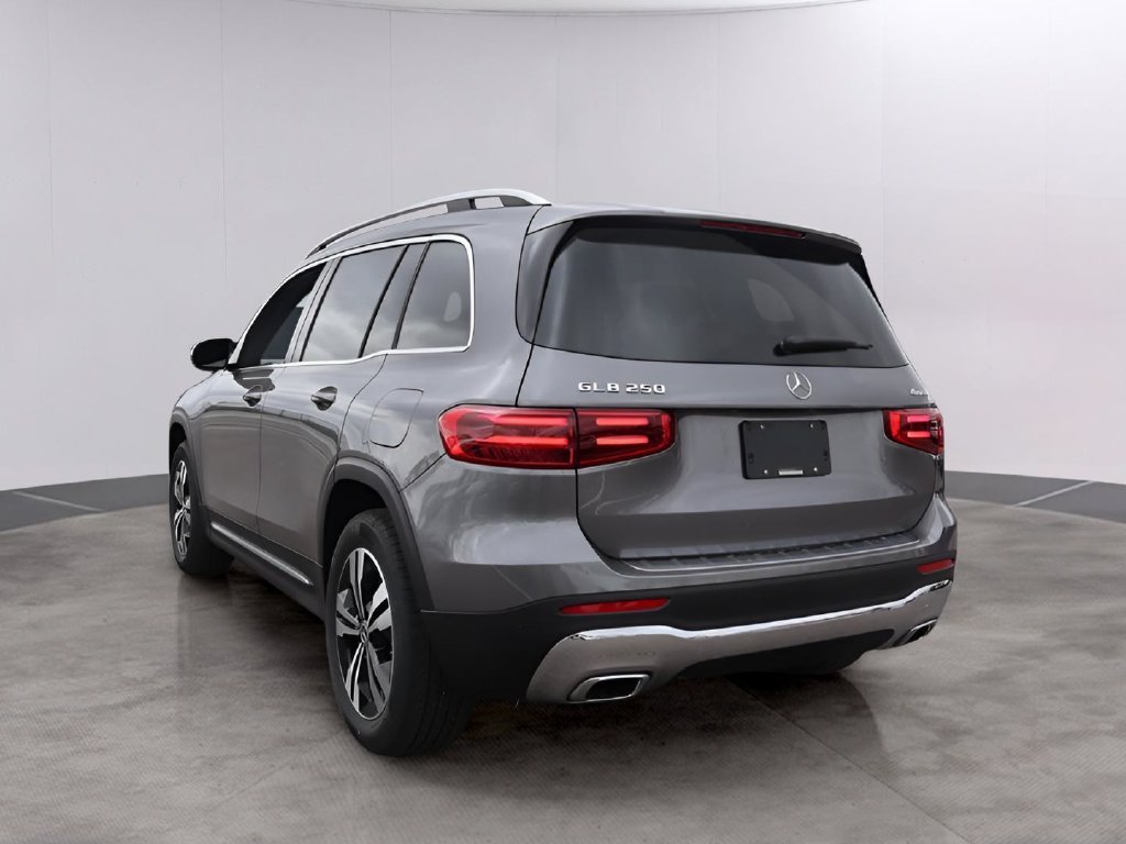 Used 2026 Mountain Grey Metallic Mercedes-Benz GLB 250 image 5