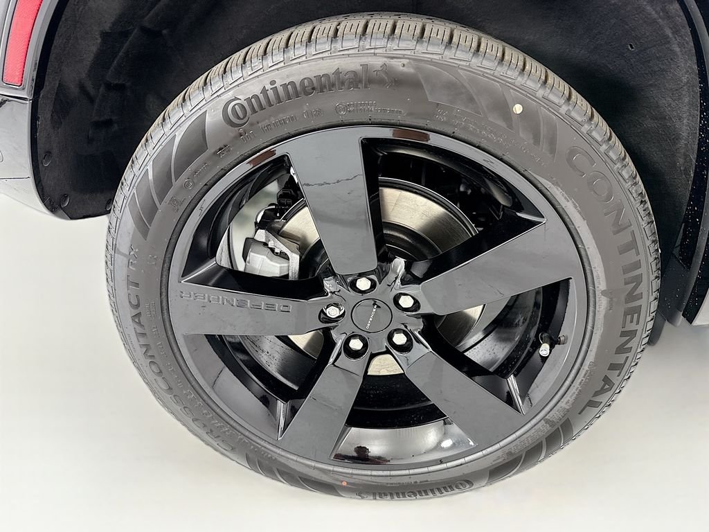 New 2026 Santorini Black Land Rover X-Dynamic SE image 32