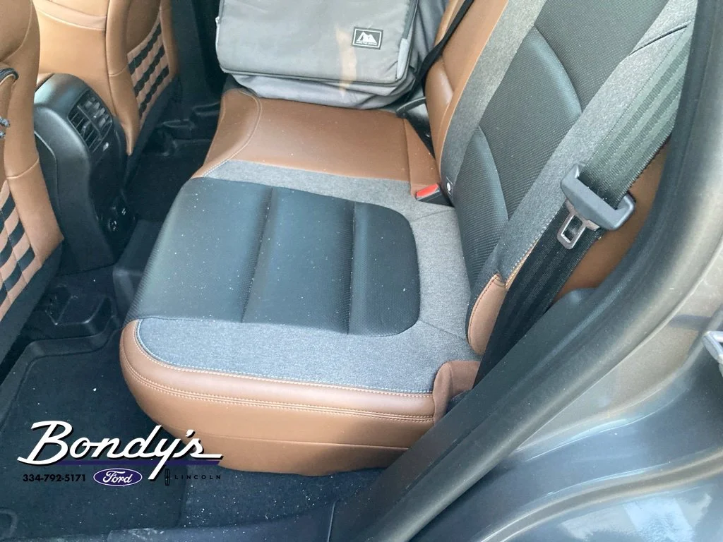 Used 2022 Gray Metallic Ford Outer Banks image 6