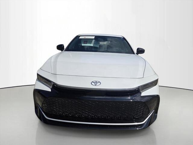 Used 2026 Oxygen White Toyota XLE image 8