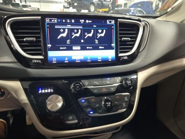 Used 2023 Silver Chrysler Touring L image 14