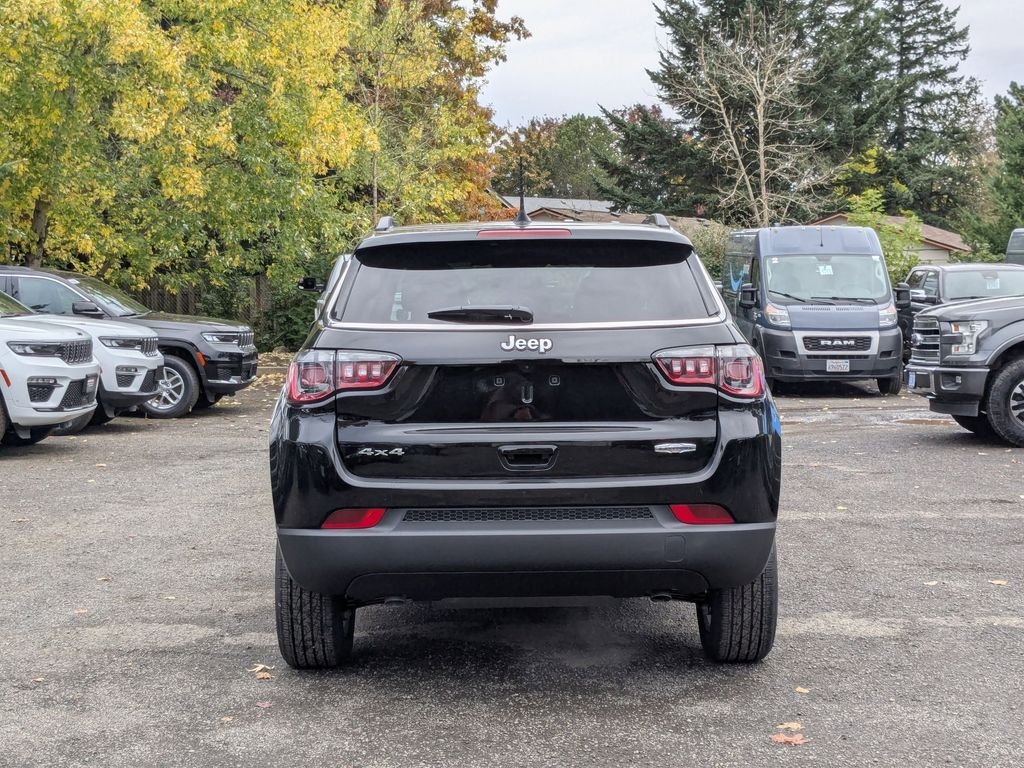 Used 2026 Diamond Black Crystal Pearlcoat Jeep Latitude image 6