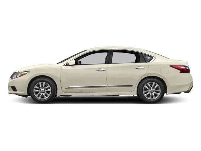 Used 2017 Pearl White Nissan 2.5 SV image 3