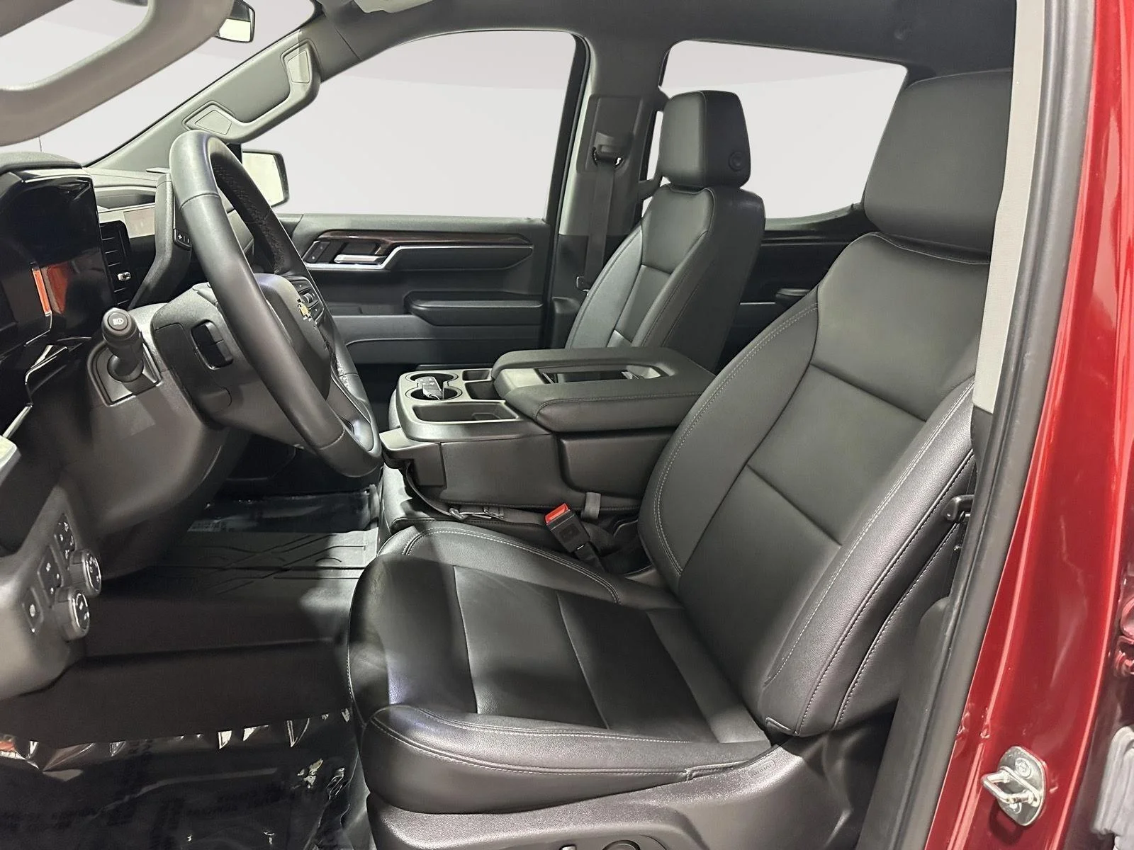 Used 2023 RADIANT RED TINTCOAT Chevrolet LT image 17
