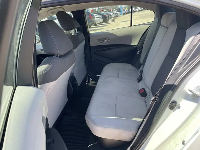 Used 2020 White Toyota LE image 9