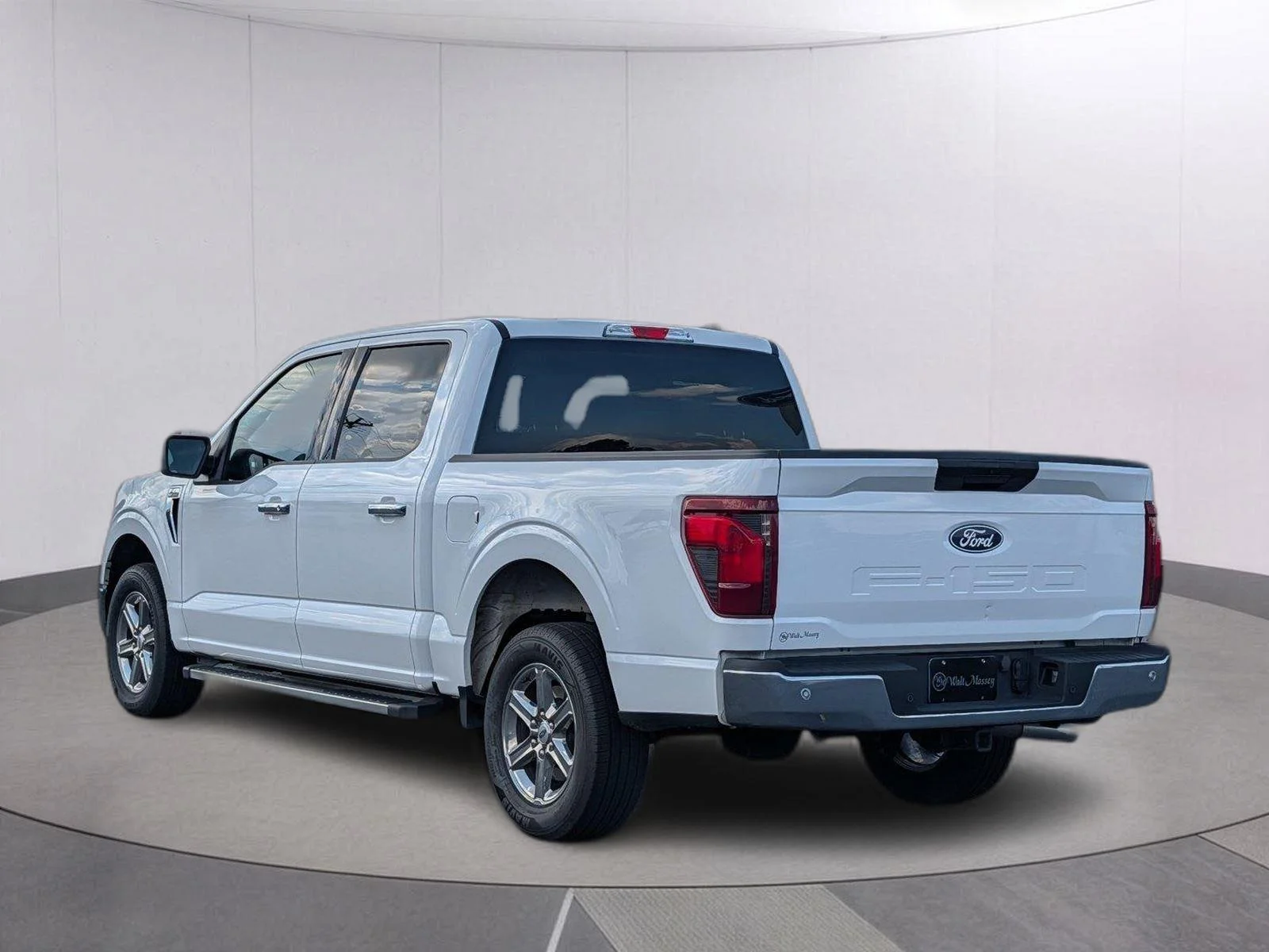Used 2025 Oxford White Ford XLT image 3