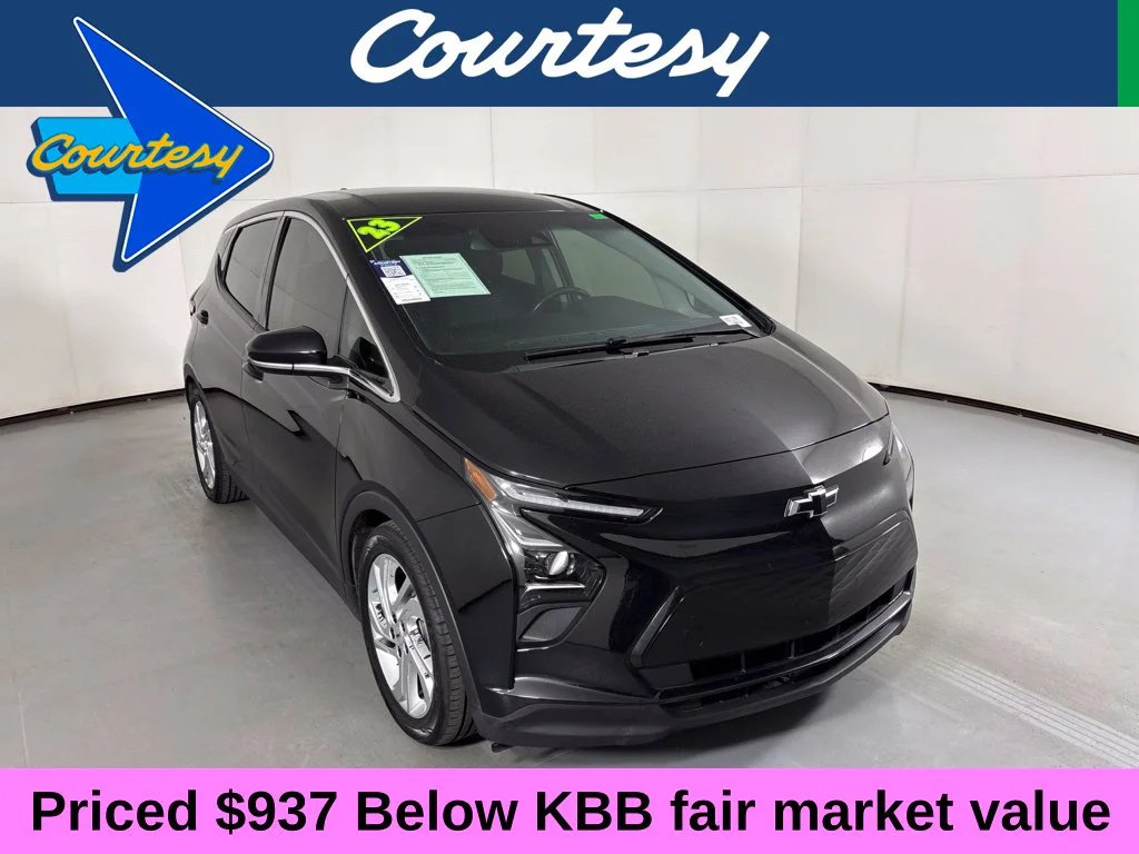Used 2023 Black Chevrolet 1LT image 1
