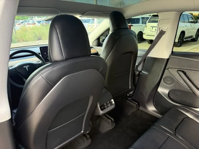 Used 2020 Solid Black Tesla Long Range image 23