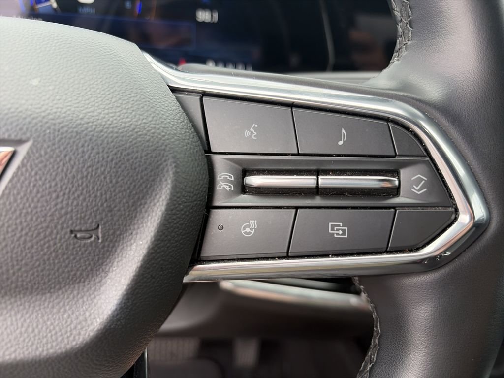 Used 2025 White Chevrolet LT image 22