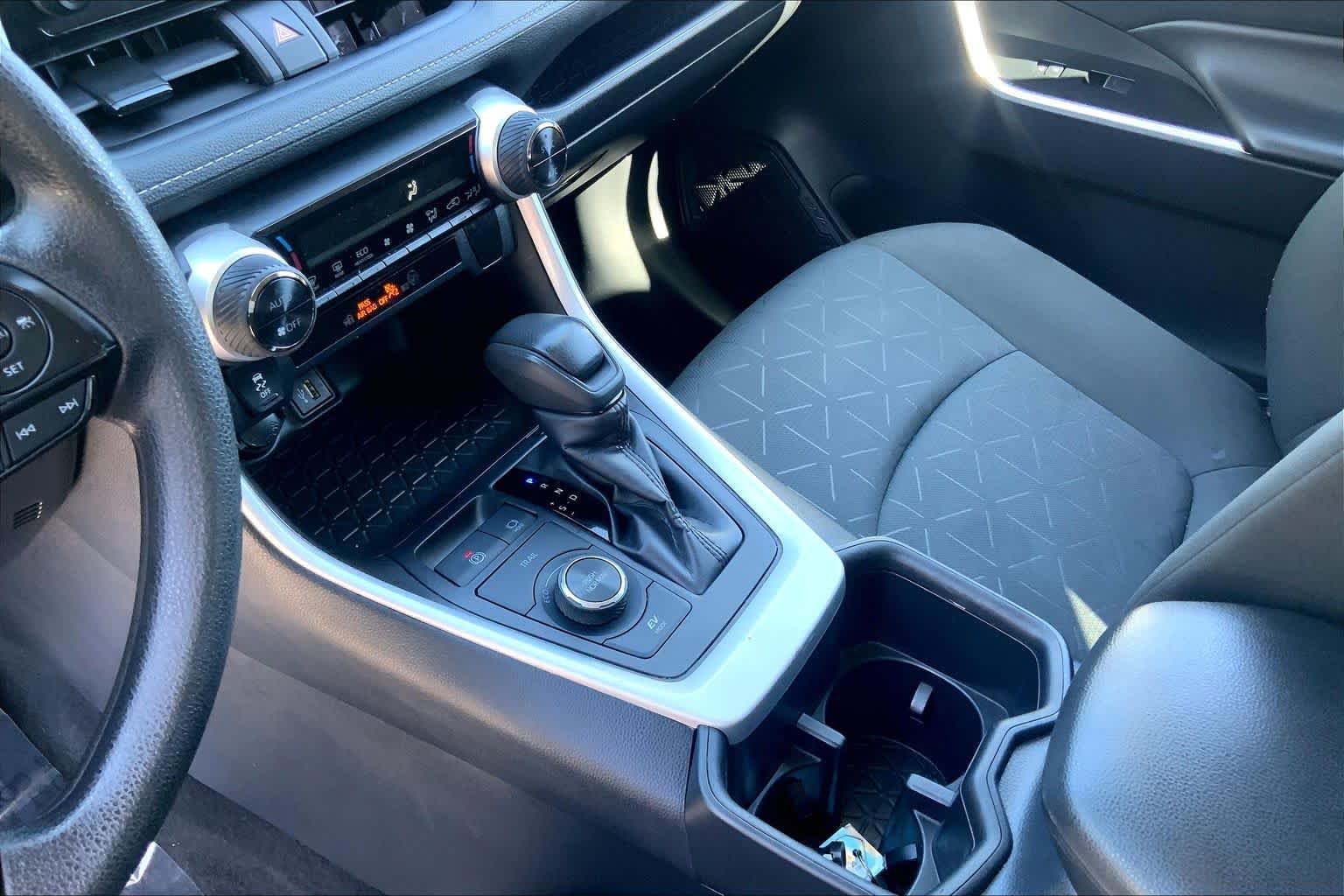 Used 2025 Ice Cap Toyota Hybrid XLE image 17