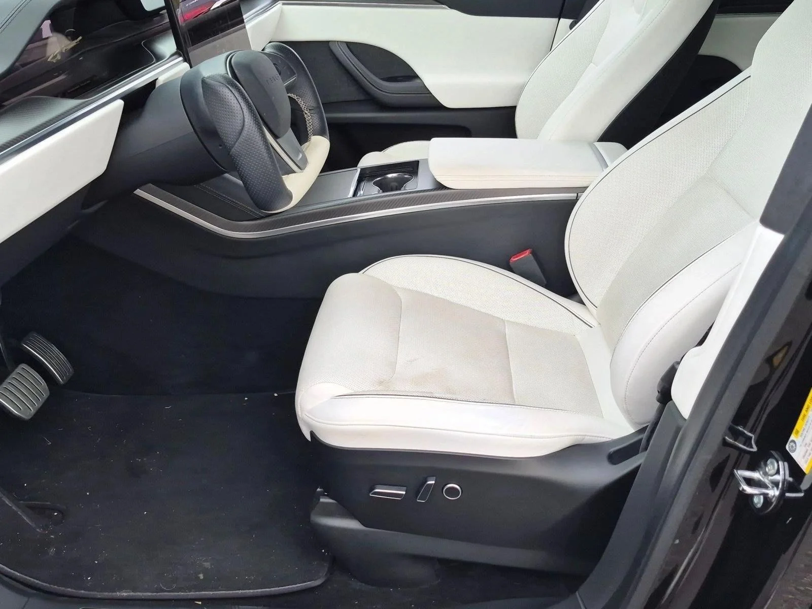 Used 2022 Black Tesla Plaid image 15