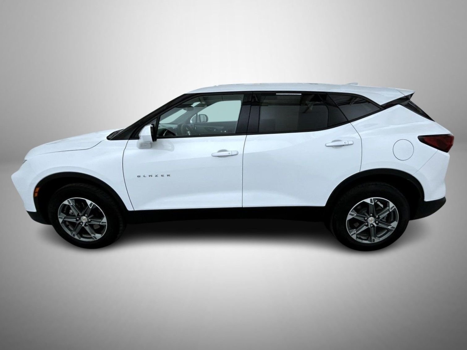 Used 2025 White Chevrolet LT image 8