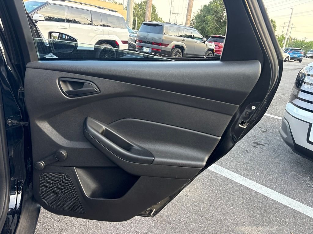 2018 Ford Focus S - Photo 15