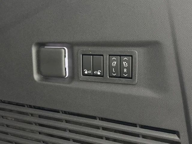 2026 GMC Yukon XL Denali Ultimate - Photo 14