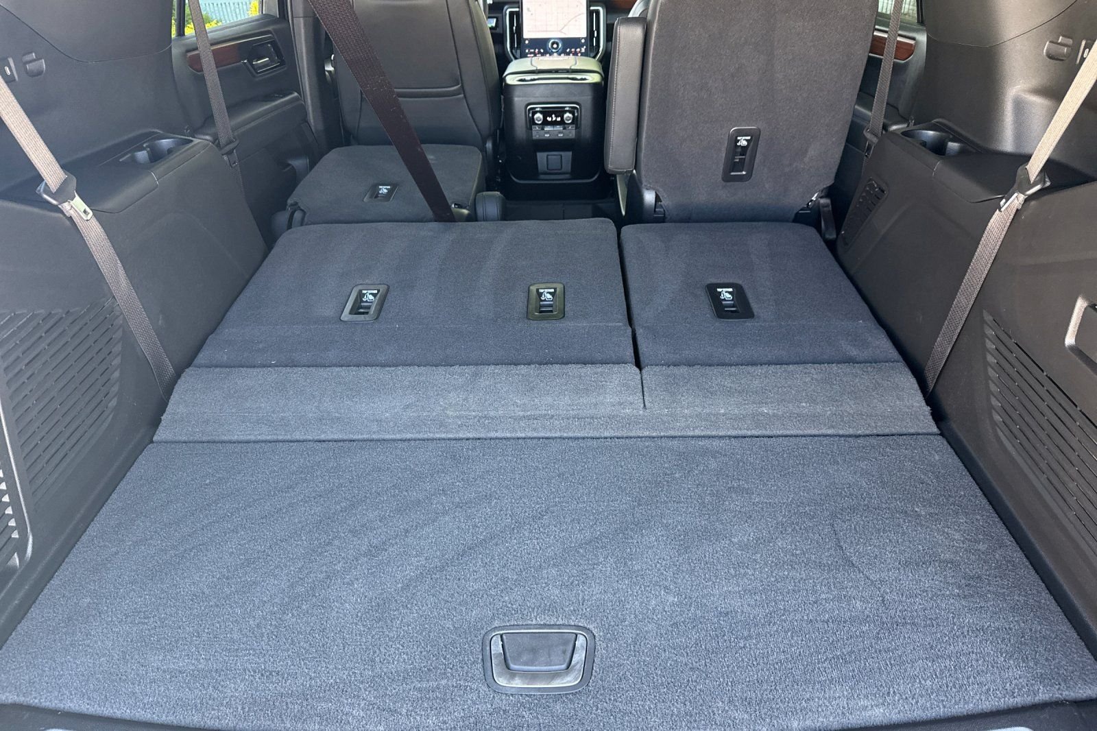 Used 2025  GMC Denali image 17