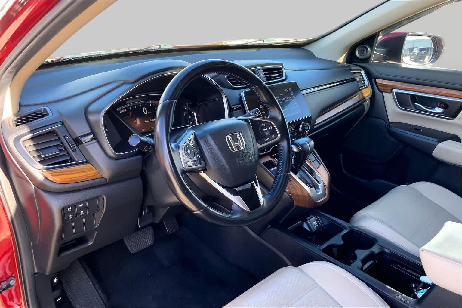 Used 2018 Basque Red Pearl II Honda Touring image 18