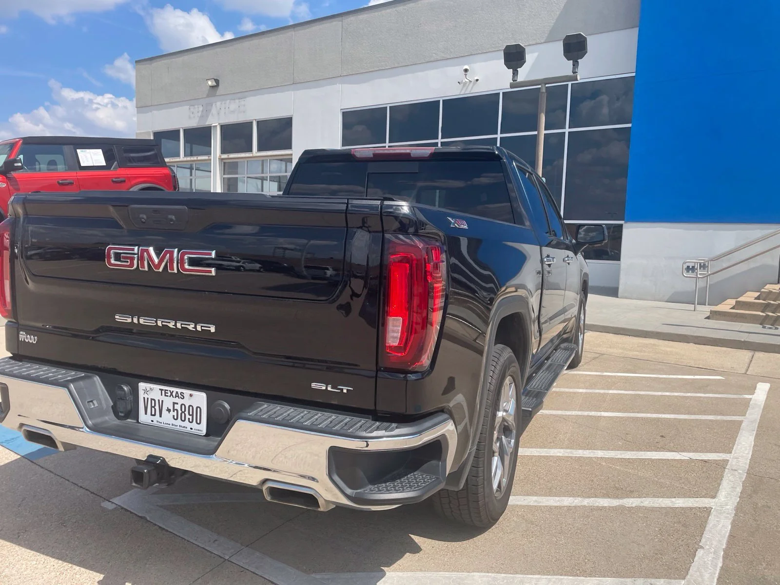 Used 2023 ONYX BLACK GMC SLT image 32