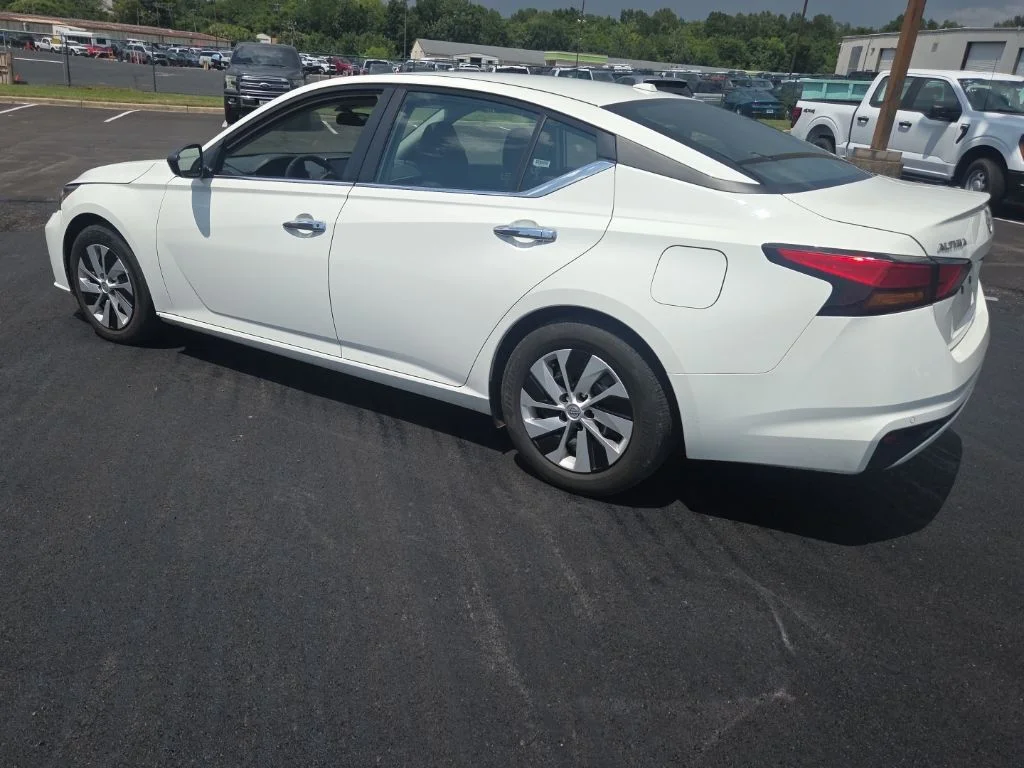 Used 2025 White Nissan 2.5 S image 8