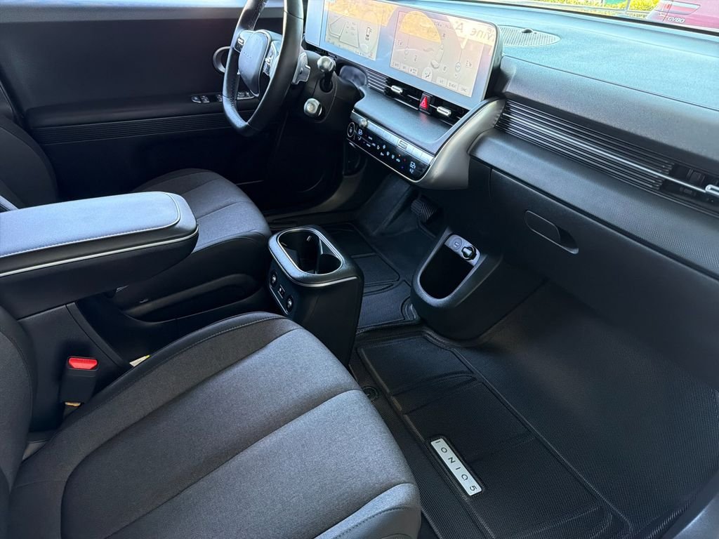 Used 2024 White Hyundai SEL image 16